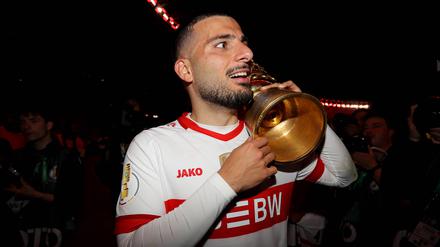 Deniz Undav war in bester Feierlaune nach dem Pokalsieg.