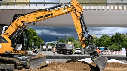 Die Brücke an der Wuhlheide soll so schnell wie möglich abgerissen werden. (Archivfoto) 