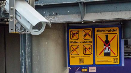 Seit einiger Zeit gilt ein Waffenverbot im Bereich des Hauptbahnhofs. (Archivbild)