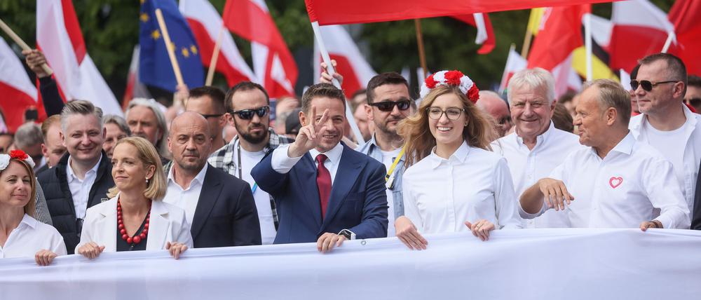 Der proeuropäische polnische Präsidentschaftskandidat Rafal Trzaskowski beim „Großen Marsch der Patrioten“ in Warschau. (Foto aktuell)