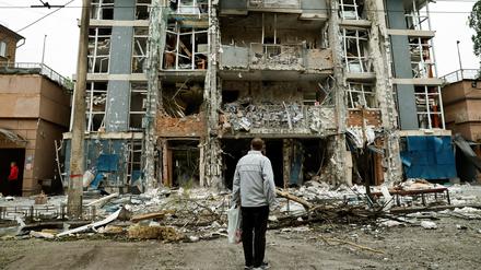 Ein beschädigtes Haus in Kiew: In der Nacht zum Sonntag feuerte Russland so viele Drohnen, Raketen und Marschflugkörper auf die Ukraine ab wie noch nie seit Kriegsbeginn.