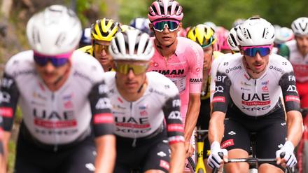 Im Rosa Trikot in die Schlusswoche: Top-Talent Isaac del Toro (M).