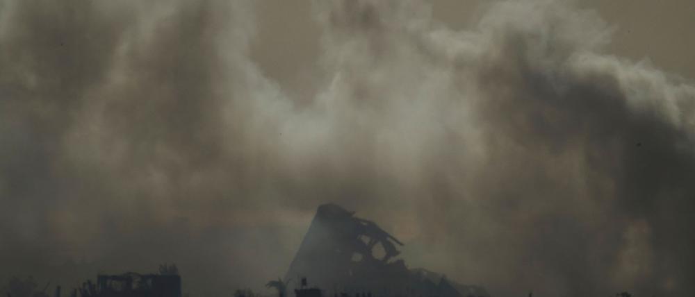 Nach Medienberichten hat das israelische Militär alle seine regulären Infanterie- und Panzerbrigaden in den umkämpften Gazastreifen verlegt. (Archivbild)