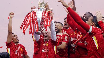 Liverpool feiert den Titel.
