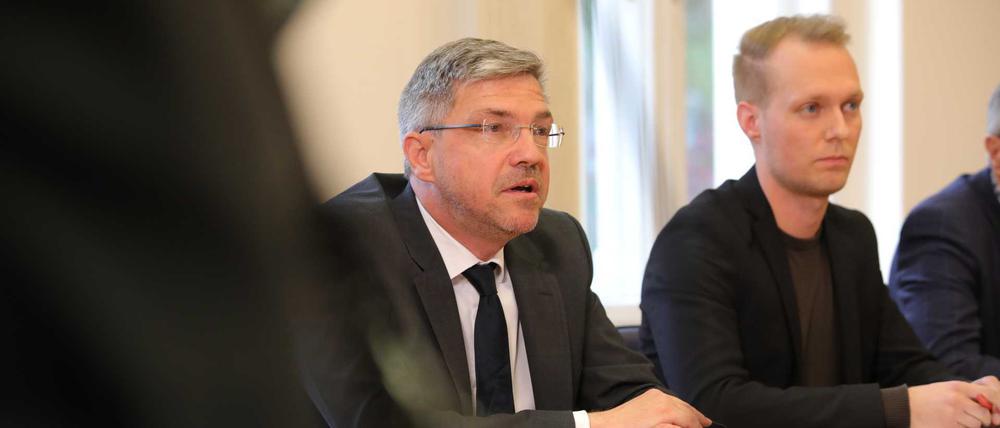Mike Schubert (SPD) bei der Pressekonferenz nach seiner Abwahl als Potsdamer Oberbürgermeister.