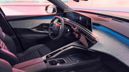 Wohlfühlzone mit Panorama-Display: Das expressive und individuelle Innenraum-Design ist im Cockpit bei beiden Modellen identisch. Foto: Peugeot
