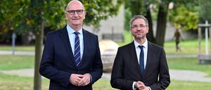Dietmar Woidke (l, SPD), Ministerpräsident von Brandenburg und der Mike Schubert (SPD), Oberbürgermeister von Potsdam im Jahr 2023. 