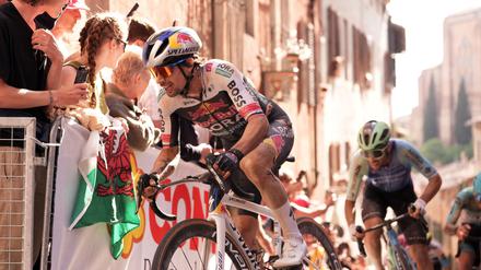 Primož Roglič kämpft beim Giro um den Anschluss.