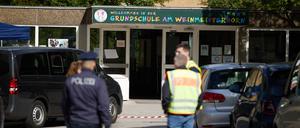 Nach einem Messerangriff an einer Grundschule will die Polizei den mutmaßlichen Täter vernehmen. (Archivbild)