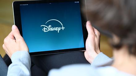 Das Logo von Disney+ beim Start der Anwendung. Das Unternehmen hat Abonnenten stärker zu Kasse gebeten - in einer Art und Weise, die wohl unrechtmäßig war.