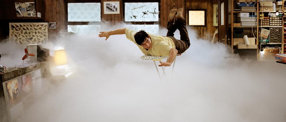 Julian Rosefeldts Film „The Perfectionist“von 2005.