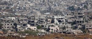 Blick auf zerstörte Gebäude in Gaza, nahe der israelischen Grenze.