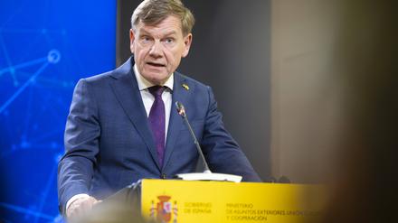 Johann Wadephul CDU, Bundesaussenminister, reist nach Madrid und Lissabon. Hier bei einer gemeinsamen Pressekonferenz mit dem Aussenminister von Spanien. Madrid, 26.05.2025.