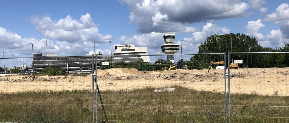 Der ehemalige Flughafen Tegel. Noch ziemlich brach.