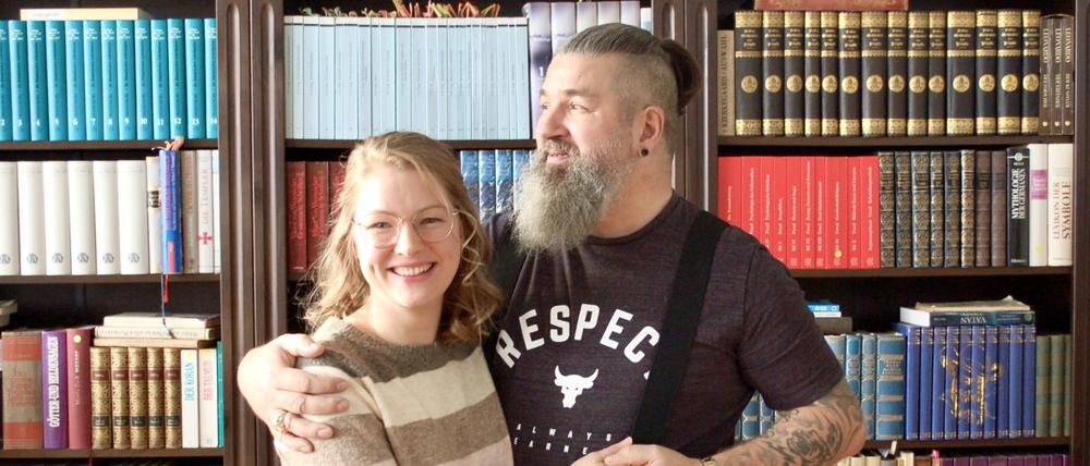 Josephin und Klaus Thimm in ihrer Praxis im schwäbischen Burg