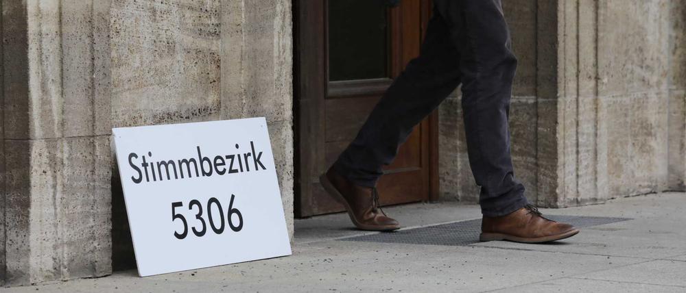 Ein Wahllokal am Campus Griebnitzsee in Potsdam.