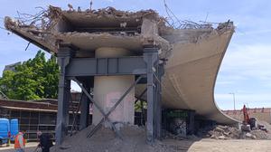 Abriss an der Westendbrücke.