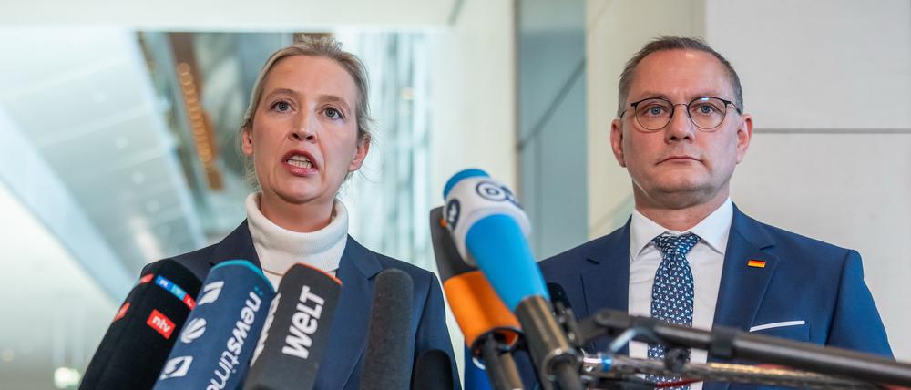 Die beiden AfD Fraktionsvorsitzenden Alice Weidel und Tino Chrupalla geben ein Pressestatement.