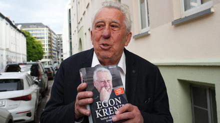 Der frühere DDR-Staatsratschef Egon Krenz hat den letzten Band seiner Autobiografie vorgestellt.