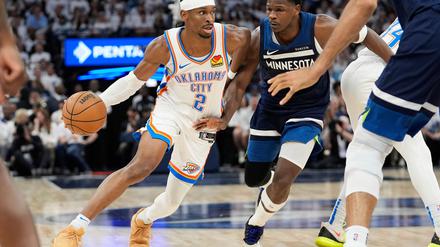 Shai Gilgeous-Alexander (l.) dominierte das Spiel mit 40 Punkten.