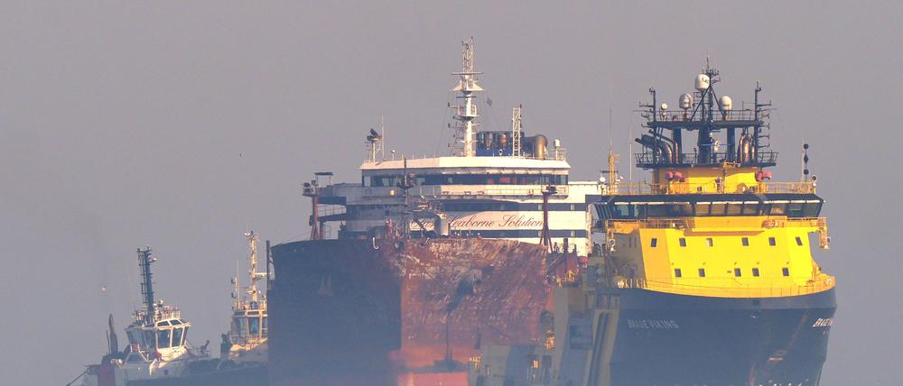 Die Kollision des Containerschiffs Solong mit dem Tanker Stena Immaculate vor der englischen Küste im März verursachte einen großen Brand. Die Britischen Inseln sind laut Allianz wegen des regen Schiffsverkehrs ein sehr unfallträchtiges Gewässer.