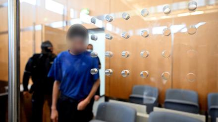 Der geständige Angeklagte Issa al H. beim Prozess im Gerichtssaal. Ihm wird dreifacher Mord und zehnfacher versuchter Mord vorgeworfen.