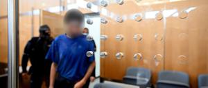 Der geständige Angeklagte Issa al H. beim Prozess im Gerichtssaal. Ihm wird dreifacher Mord und zehnfacher versuchter Mord vorgeworfen.