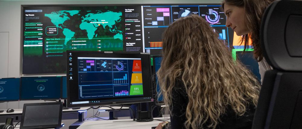 Im Cybersicherheitszentrum können mögliche Angriffe entdeckt werde.