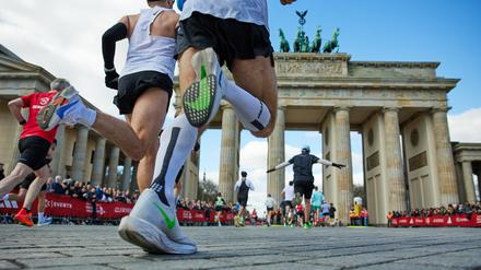 Sport am Brandenburger Tor ist nicht ganz neu. Es ist auch Kulisse des Berlin-Marathons.