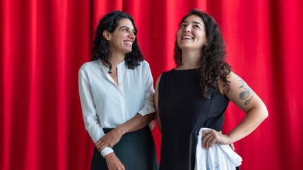 Die Kuratorinnen der 13. Berlin Biennale sind Zasha Colah and Assistentin Valentina Viviani.