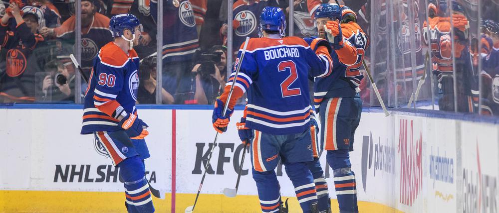 Leon Draisaitl jubelt über seinen Treffer zum 1:0.
