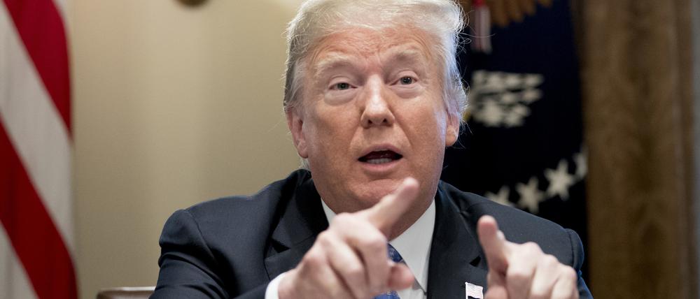 Donald Trump, Präsident der USA, gestikuliert während eines Treffens mit Pastoren im Weißen Haus.