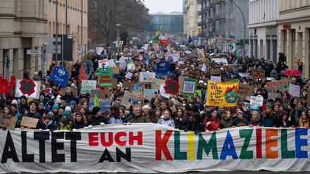 Die EU will bis Ende des Jahrzehnts eine Reduzierung der Treibhausgasemissionen um 55 Prozent. (Archivbild)