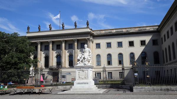Die Humboldt-Universität an der Straße Unter den Linden in Berlin.