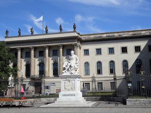Die Humboldt-Universität an der Straße Unter den Linden in Berlin.