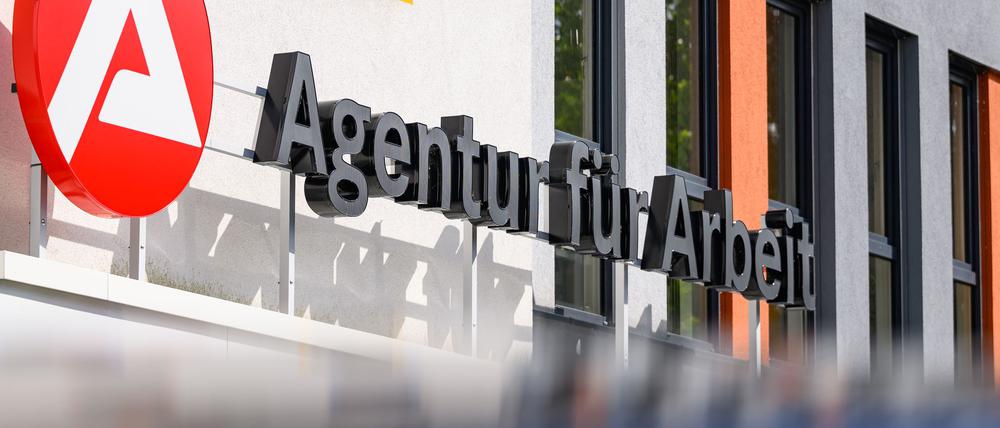 Die Zahl der Arbeitslosen ist im Mai nur verhältnismäßig leicht gesunken. (Archivbild)