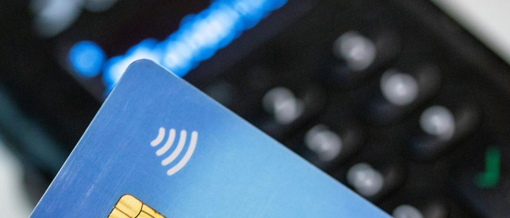 Der Schaden nach Diebstählen von Girocards geht deutlich nach oben. (Symbolbild)