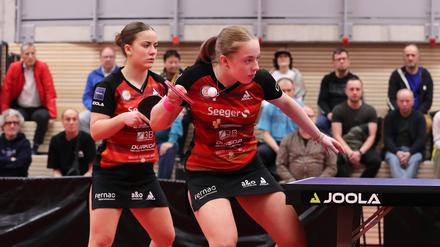 Mia Griesel (li.) und Josephina Neumann wollen ins Finale.