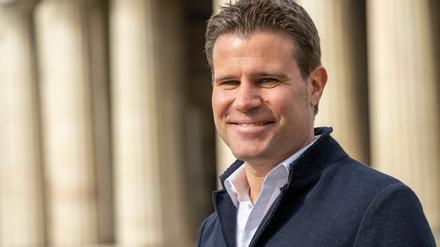 Felix Brych erhält eine Auszeichnung zum Karriereende.