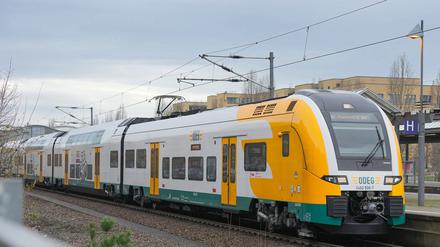 Ein RE1 der Odeg am Potsdamer Hauptbahnhof