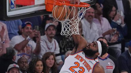 New Yorks Center Mitchell Robinson bewies seine Stärke als Abräumer unter den Körben.