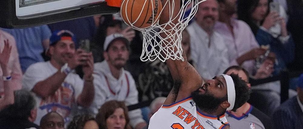 New Yorks Center Mitchell Robinson bewies seine Stärke als Abräumer unter den Körben.