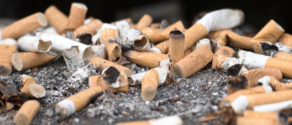 Das Rauchen ist in Frankreich in vielen öffentlichen Bereichen bald verboten (Symbolbild).