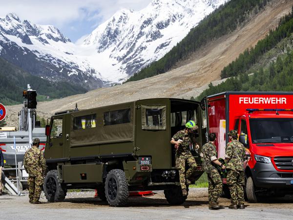 Soldaten der Schweizer Armee treffen am Donnerstag, 29. Mai 2025, in Wiler ein.