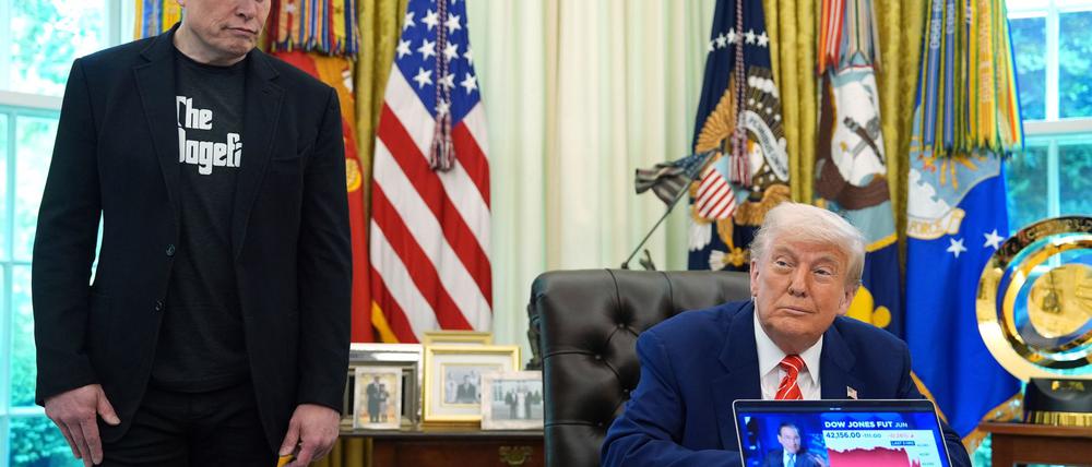 US-Präsident Donald Trump verabschiedet Tech-Milliardär Elon Musk, der für die Regierung die Kostensenkungsinitiative Doge führte.