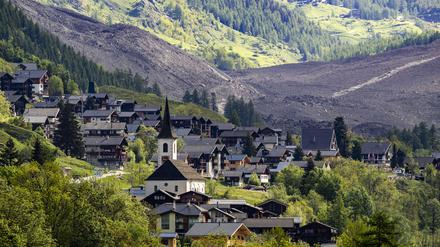 Bergstürze - wie jetzt in der Schweiz - aber auch Felsstürze und Steinschlag nehmen durch den Klimawandel zu. 
