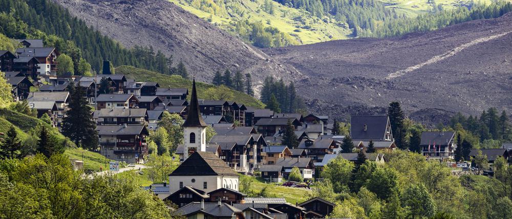 Bergstürze - wie jetzt in der Schweiz - aber auch Felsstürze und Steinschlag nehmen durch den Klimawandel zu. 