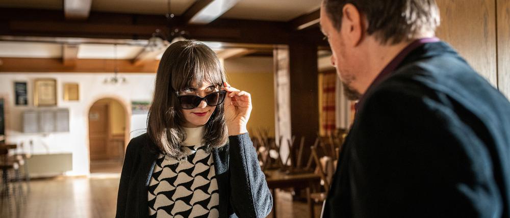 Anna Unterberger als Polizeiinspektorin Anni Sulmtaler und Hary Prinz als Sascha Bergmann in einer Szene des Krimis „Steirerschuld“