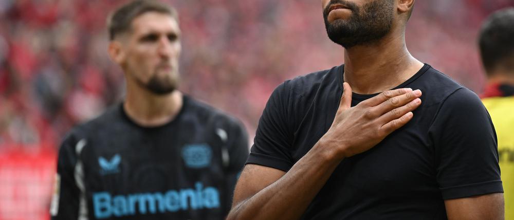 Ob Jonathan Tah (r.) schon bei der Club-WM für den FC Bayern spielen kann, hängt auch von Bayer Leverkusen ab. 