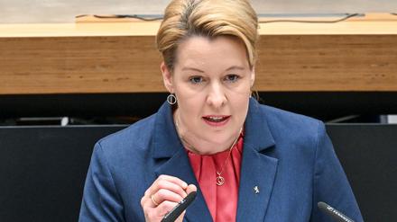 Berlins Wirtschaftssenatorin Franziska Giffey (SPD) hält die geplante Senkung der Mehrwertsteuer für Restaurantspeisen für richtig. (Archivbild)